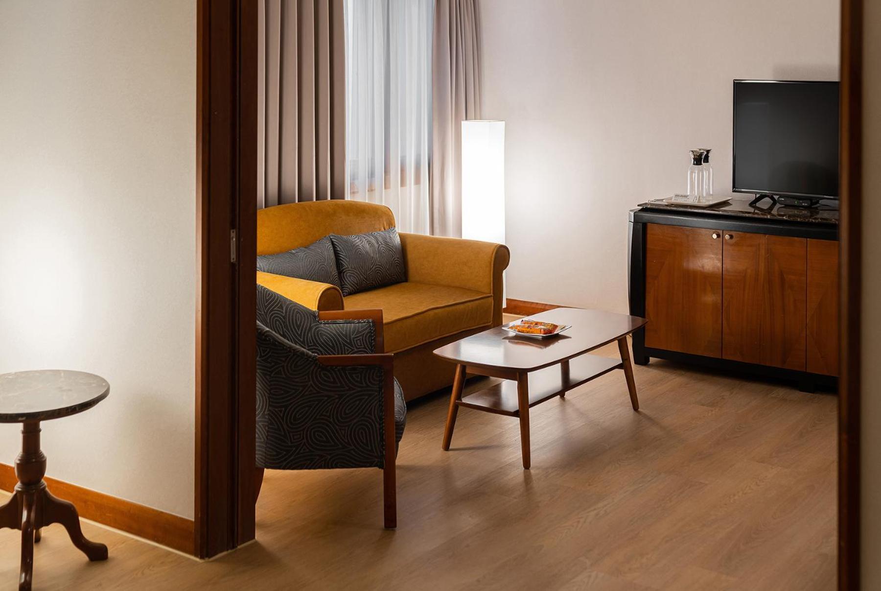 Hotel National Taichung Bagian luar foto