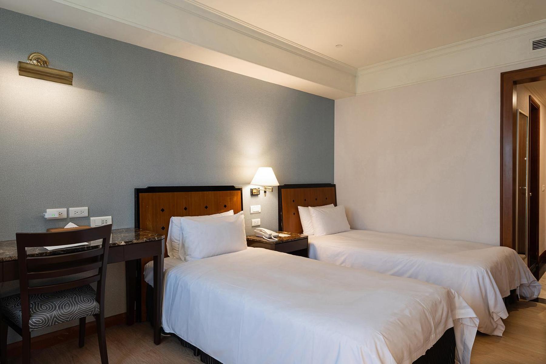 Hotel National Taichung Bagian luar foto