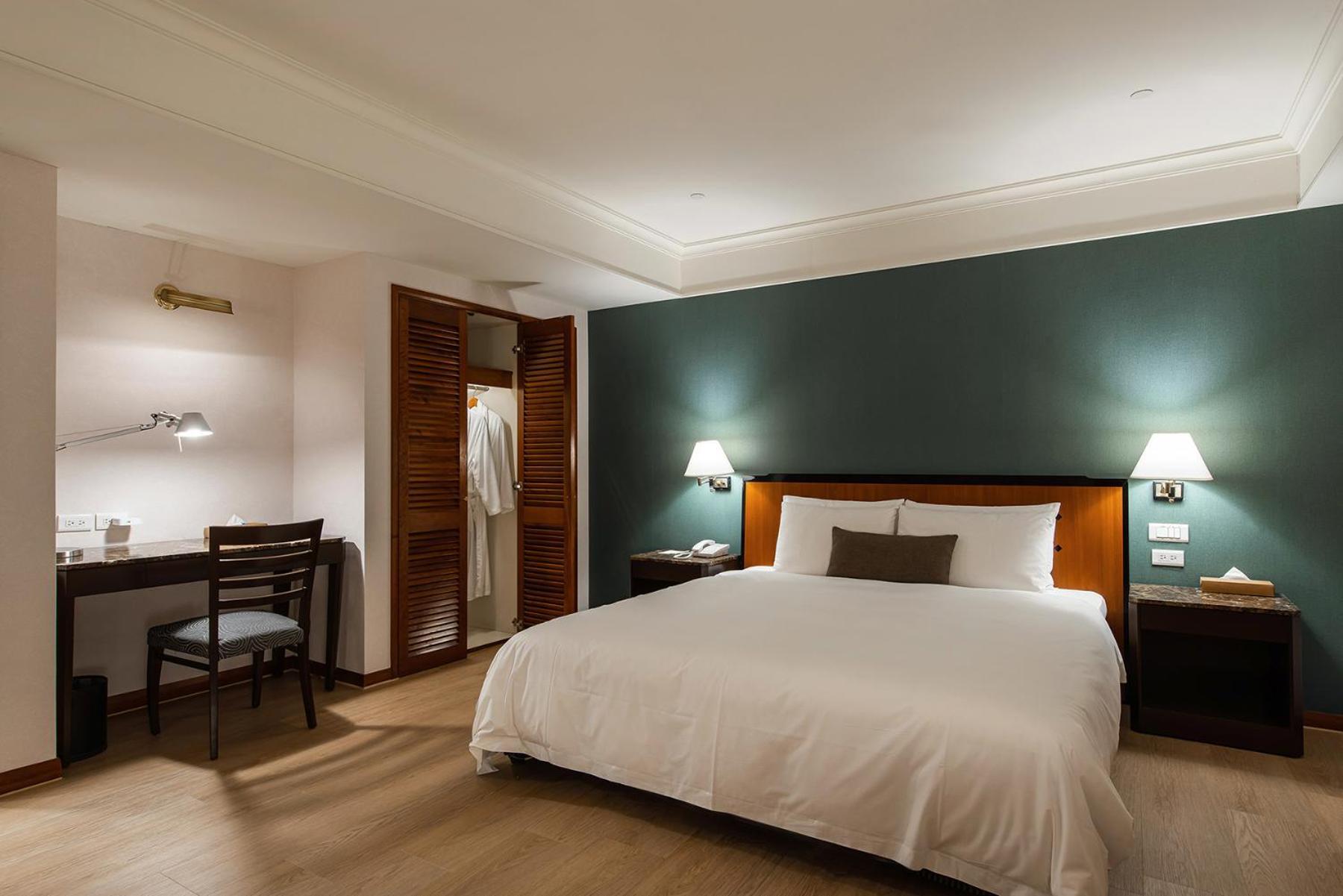 Hotel National Taichung Bagian luar foto