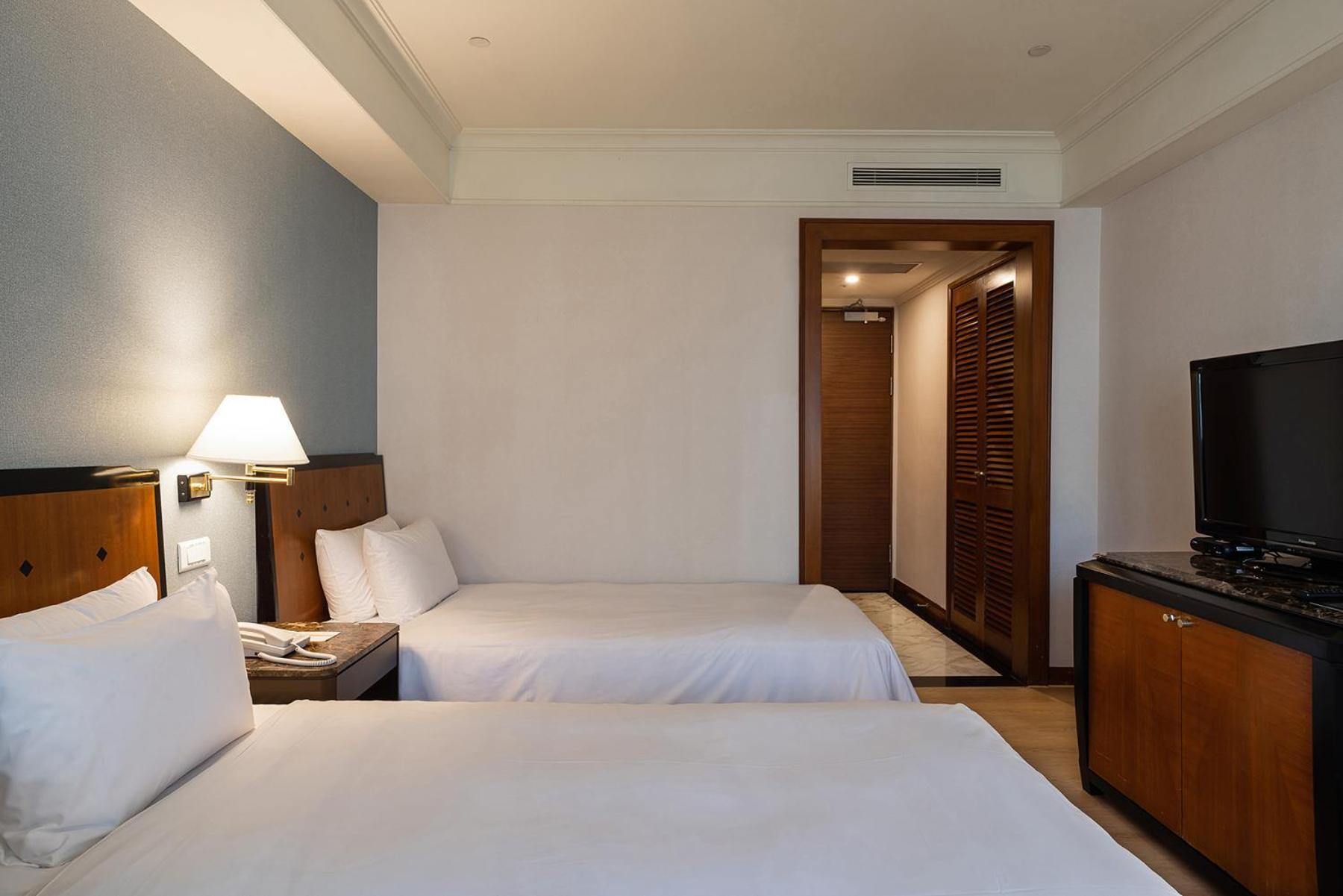 Hotel National Taichung Bagian luar foto