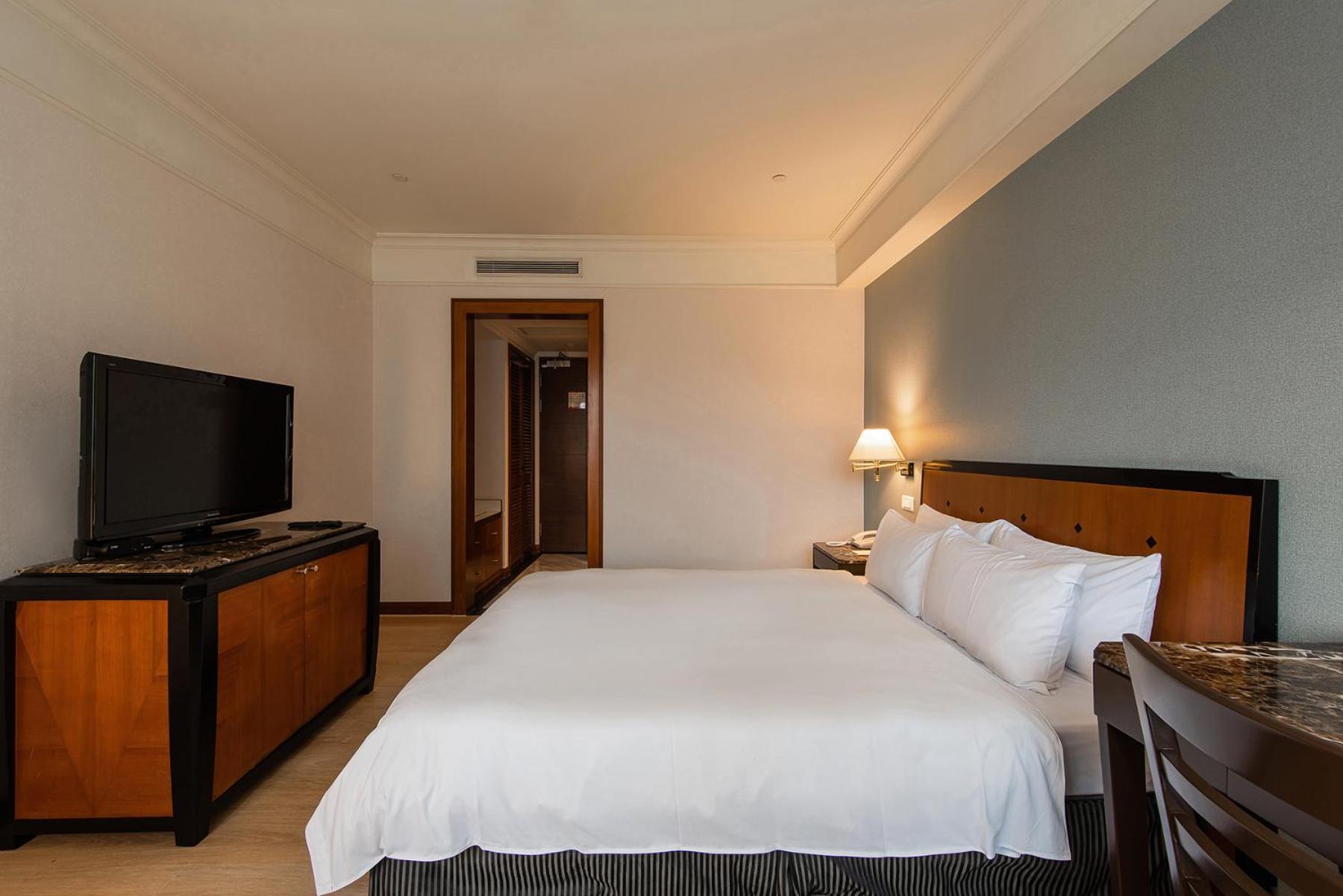 Hotel National Taichung Bagian luar foto