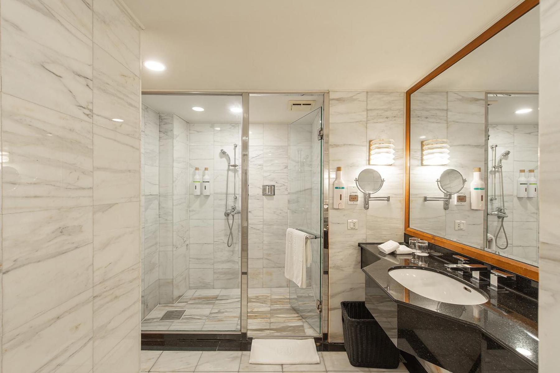Hotel National Taichung Bagian luar foto